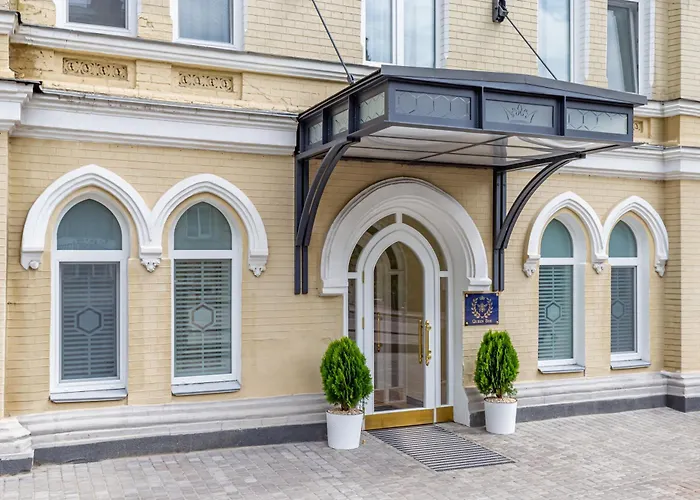 Queen BeeГотель